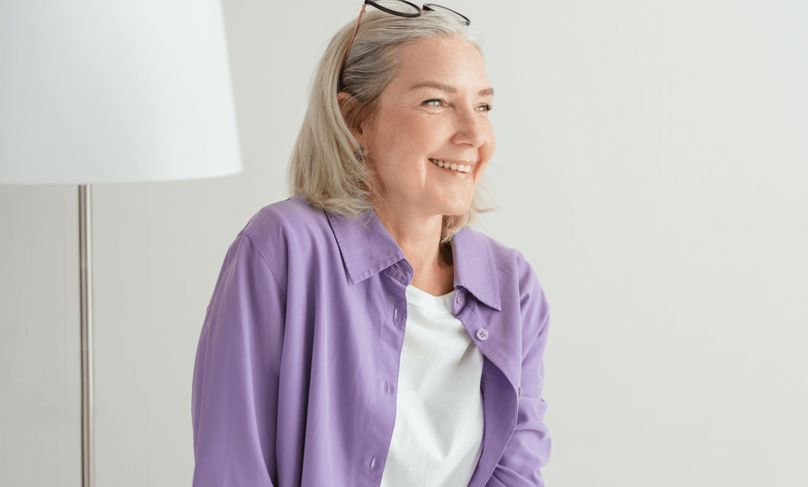 mujer mayor sonriente